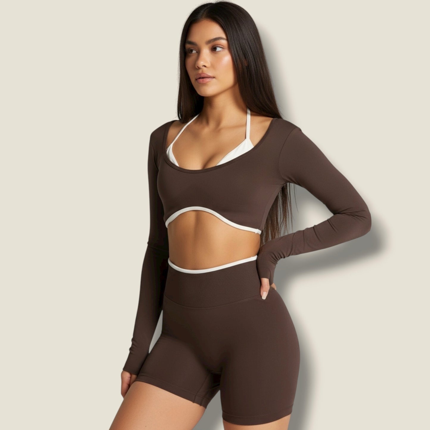 langärmeliges Sporttop mit kurzer Hose und weißem Sport-BH Set - AuriFit 