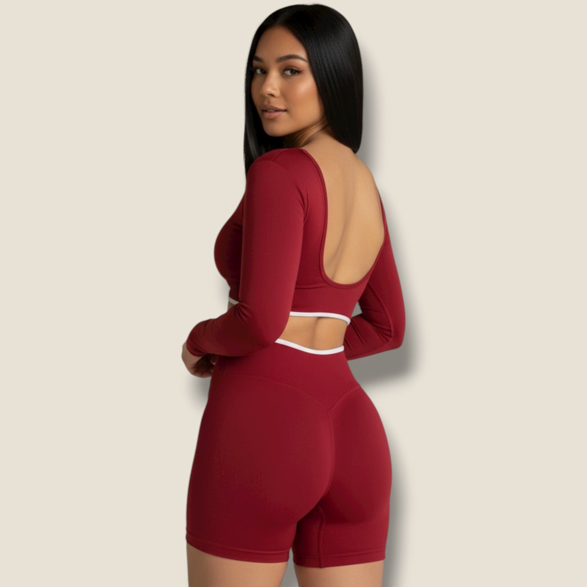 langärmeliges Sporttop mit kurzer Hose und weißem Sport-BH Set - AuriFit 