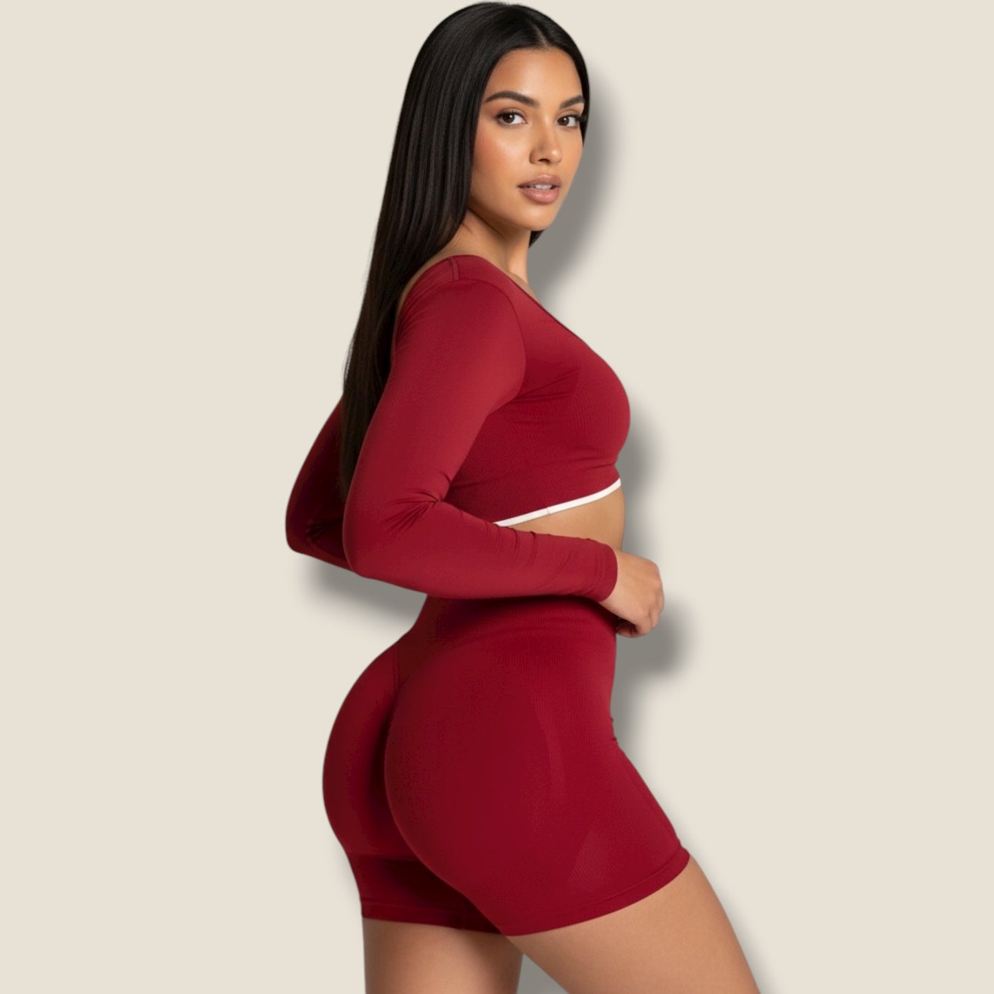 langärmeliges Sporttop mit kurzer Hose und weißem Sport-BH Set - AuriFit 