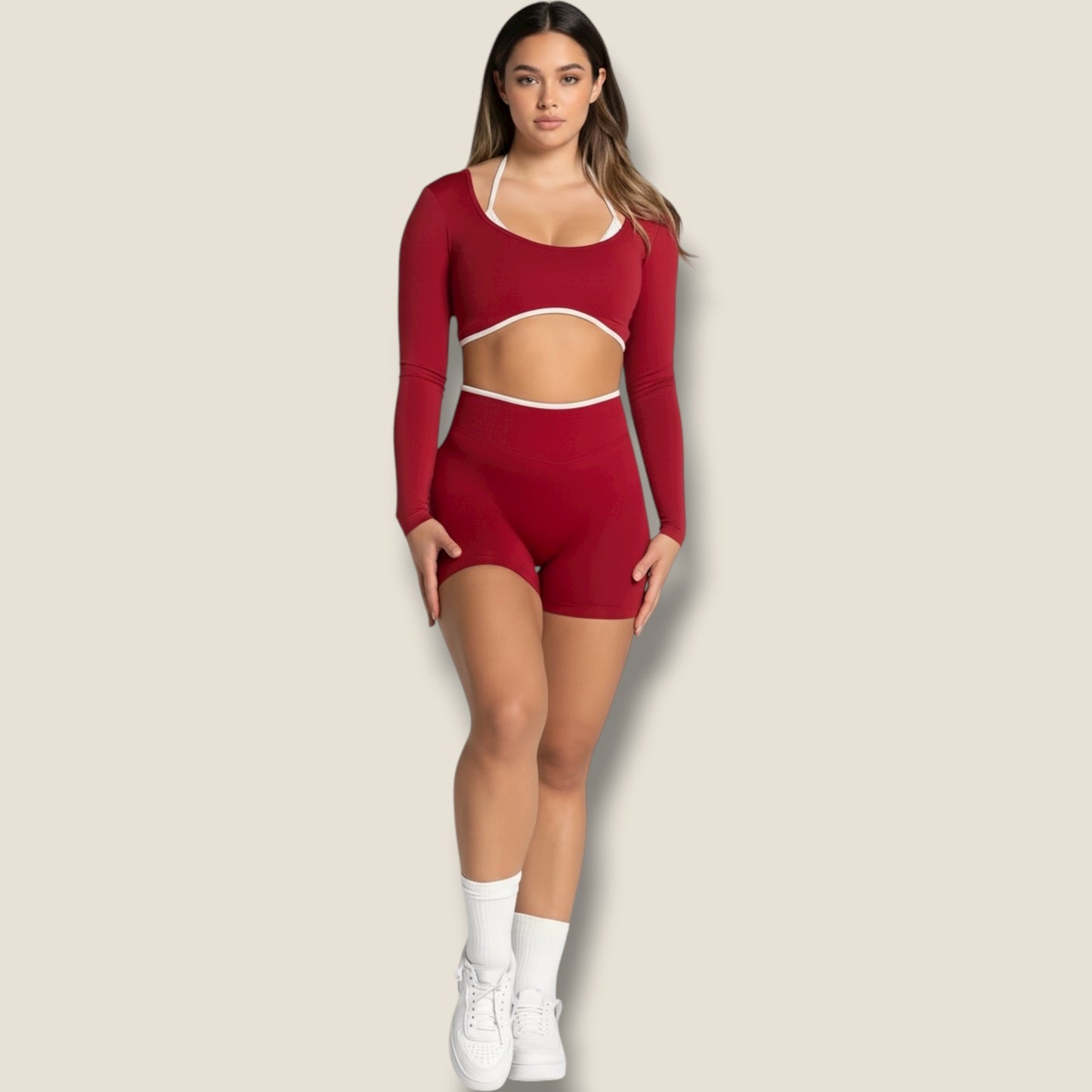 langärmeliges Sporttop mit kurzer Hose und weißem Sport-BH Set - AuriFit 