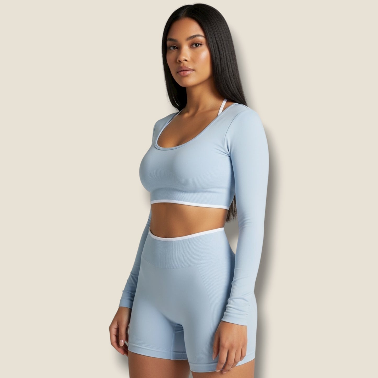 langärmeliges Sporttop mit kurzer Hose und weißem Sport-BH Set - AuriFit 