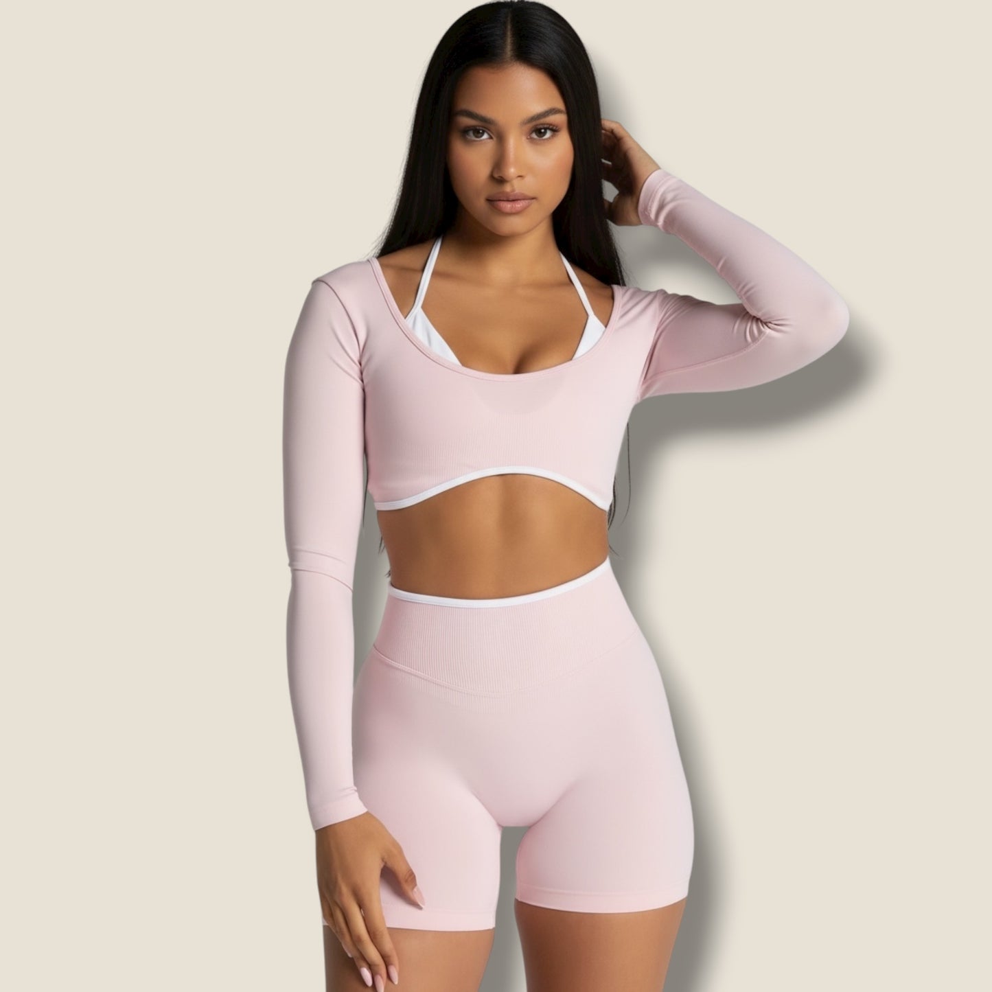 langärmeliges Sporttop mit kurzer Hose und weißem Sport-BH Set - AuriFit 