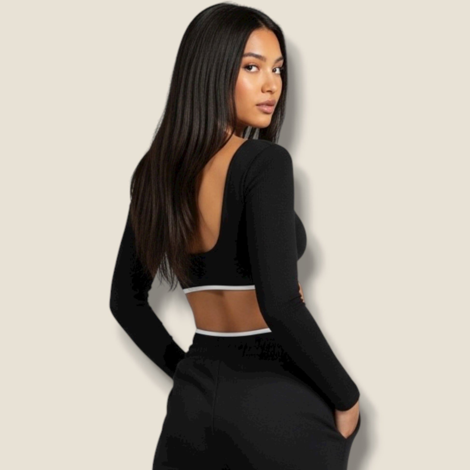 langärmeliges Sporttop mit kurzer Hose und weißem Sport-BH Set - AuriFit 