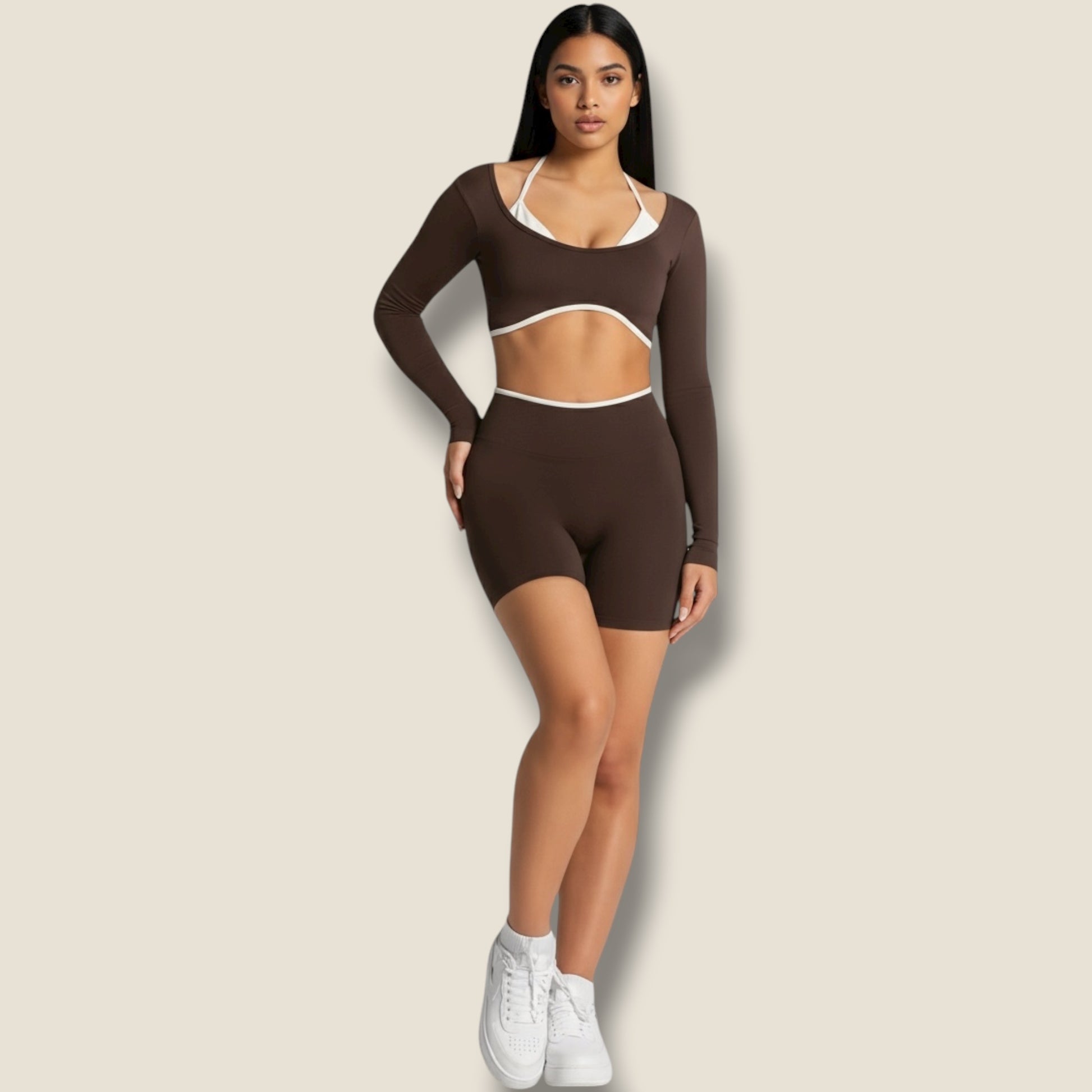 langärmeliges Sporttop mit kurzer Hose und weißem Sport-BH Set - AuriFit 