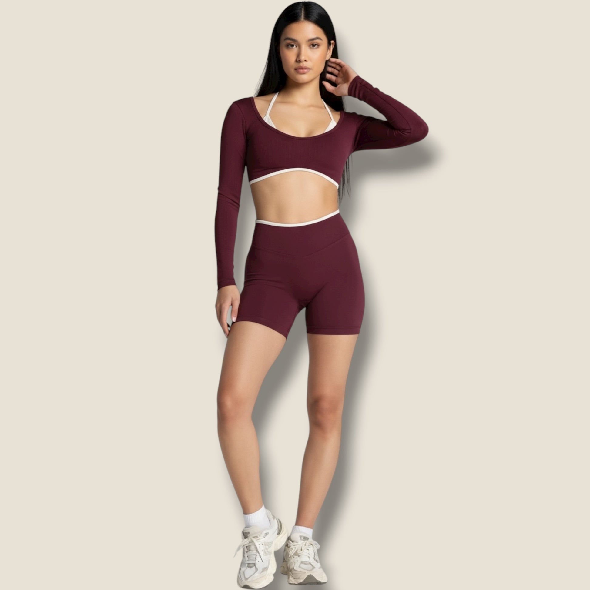 langärmeliges Sporttop mit kurzer Hose und weißem Sport-BH Set - AuriFit 