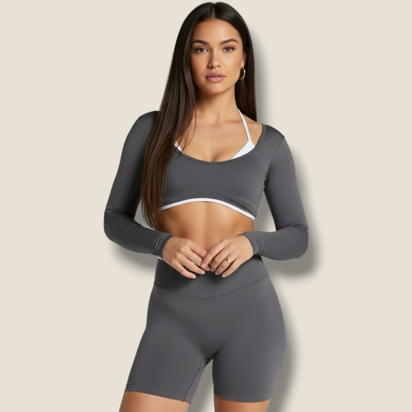 langärmeliges Sporttop mit kurzer Hose und weißem Sport-BH Set - AuriFit 